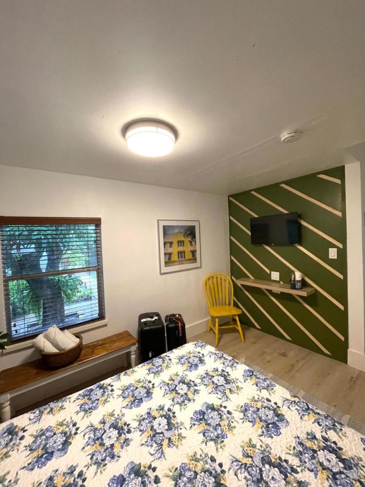 Queen Room interior