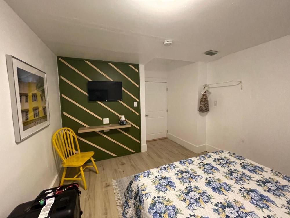 Cozy Room in the Heart of Little Havana